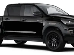 Svart Begagnad 2024 Toyota HiLux Pickup | 699 900 kr (Dyr)