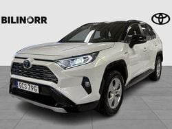 Vit Begagnad 2020 Toyota RAV4 Hybrid Style SUV | 359 900 kr (Marknadspris)