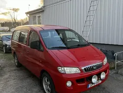Röd Begagnad 2001 Hyundai H-1 Minibuss | 28 999 kr