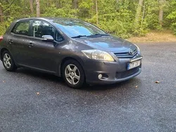 Grå Begagnad 2010 Toyota Auris Halvkombi | 35 000 kr (Marknadspris)