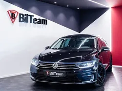 Svart Begagnad 2016 VW Passat GTE Kombi | 179 900 kr