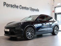 Svart Begagnad 2024 Porsche Macan 4 Electric SUV | 895 000 kr