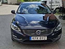 Blå Begagnad 2016 Volvo V60 Momentum Kombi | 187 000 kr (Marknadspris)