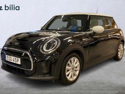 Svart Begagnad 2023 Mini Cooper SE Premium Plus Halvkombi | 239 000 kr (Marknadspris)