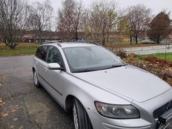 Grå Begagnad 2005 Volvo V50 Kinetic Kombi | 25 000 kr (Lite dyr)