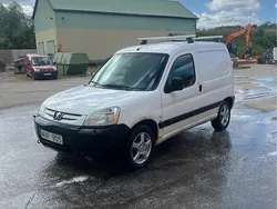 Vit Begagnad 2004 Peugeot Partner Minibuss | 5 500 kr (Marknadspris)