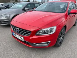 Röd Begagnad 2014 Volvo V60 Momentum Kombi | 125 000 kr (Marknadspris)