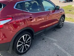 Röd Begagnad 2016 Nissan Qashqai SUV | 126 900 kr (Marknadspris)