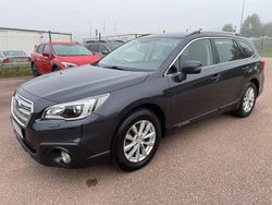 Mörkgrå (grå metallic) Begagnad 2015 Subaru Outback SUV | 135 000 kr (Marknadspris)