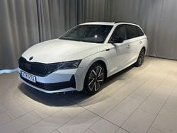 Vit Ny 2025 Skoda Octavia SportLine Kombi | 434 900 kr (Dyr)