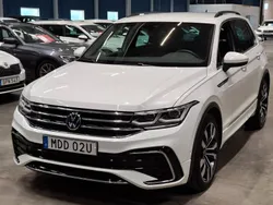 Vit Begagnad 2022 VW Tiguan R-line SUV | 359 900 kr (Lite dyr)