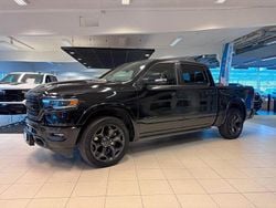 Svart (svart / svart skinninredning) Begagnad 2022 Dodge Ram Limited Pickup | 848 750 kr (Marknadspris)
