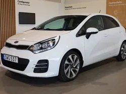 Vit Begagnad 2015 Kia Rio Halvkombi | 99 800 kr (Marknadspris)