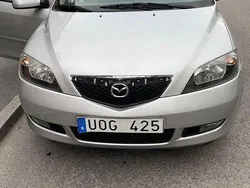Silver Begagnad 2003 Mazda 2 Halvkombi | 35 000 kr