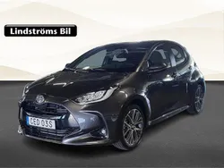 Mörkgrå Begagnad 2024 Toyota Yaris Hybrid Style Halvkombi | 299 900 kr (Marknadspris)