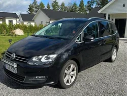 Svart Begagnad 2017 VW Sharan GT Minibuss | 209 000 kr (Marknadspris)