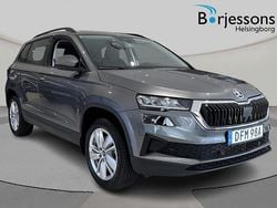 Grå Ny 2024 Skoda Karoq Selection SUV | 349 900 kr (Marknadspris)