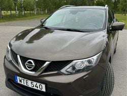 Brun Begagnad 2014 Nissan Qashqai SUV | 103 500 kr (Dyr)