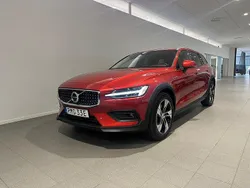 Röd Begagnad 2020 Volvo V60 CC SE Kombi | 399 500 kr (Dyr)