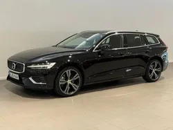 Svart Begagnad 2021 Volvo V60 Inscription Kombi | 379 500 kr (Marknadspris)