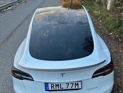 Vit Begagnad 2024 Tesla Model Y Performance SUV | 530 000 kr (Marknadspris)