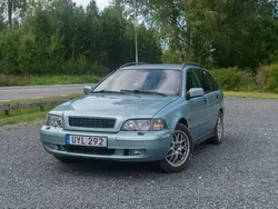 Grön Begagnad 2004 Volvo V40 Kombi | 32 999 kr (Dyr)