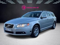 Ljusgrå Begagnad 2011 Volvo V70 Momentum Kombi | 74 900 kr (Marknadspris)