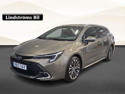 Grön Begagnad 2024 Toyota Corolla Style Kombi | 384 500 kr (Dyr)