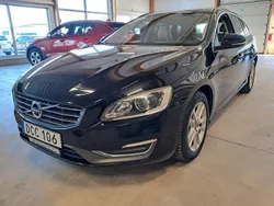 Svart Begagnad 2015 Volvo V60 Momentum Kombi | 145 000 kr (Lite dyr)