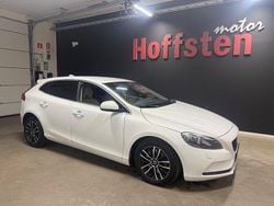 Vit Begagnad 2014 Volvo V40 Momentum Halvkombi | 149 900 kr (Marknadspris)