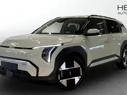 Grön (green) Ny 2025 Kia EV3 Plus SUV | 504 370 kr