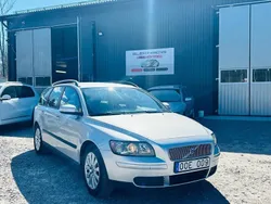 Ljusgrå Begagnad 2007 Volvo V50 Kinetic Kombi | 29 900 kr (Marknadspris)