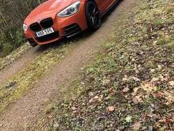 Orange Begagnad 2013 BMW M135 Halvkombi | 205 000 kr (Marknadspris)