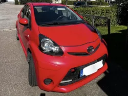 Röd Begagnad 2014 Toyota Aygo Halvkombi | 55 000 kr (Marknadspris)