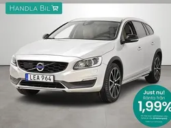 Silver Begagnad 2016 Volvo V60 CC Summum Kombi | 187 900 kr (Marknadspris)
