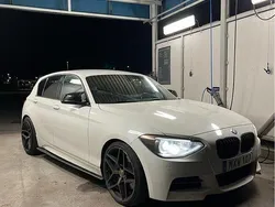 Vit Begagnad 2013 BMW M135 Halvkombi | 220 000 kr (Marknadspris)