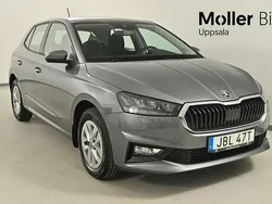 Grå (graphite grey metallic) Ny 2025 Skoda Fabia Selection Halvkombi | 260 300 kr (Marknadspris)