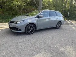 Grå Begagnad 2018 Toyota Auris Touring Sports Kombi | 155 000 kr (Marknadspris)