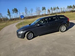 Grå Begagnad 2017 Volvo V60 Kinetic Kombi | 150 000 kr (Marknadspris)