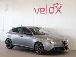 Grå Begagnad 2014 Alfa Romeo Giulietta Quadrifoglio Verde Halvkombi | 134 900 kr (Marknadspris)