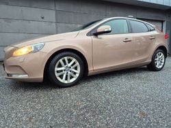 Ljusbrun Begagnad 2016 Volvo V40 Kombi | 149 900 kr (Marknadspris)