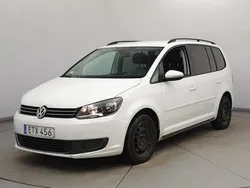 Vit Begagnad 2015 VW Touran Minibuss | 69 900 kr