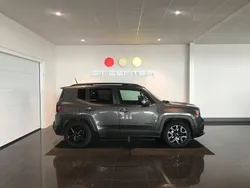 Mörkgrå Begagnad 2017 Jeep Renegade Night Eagle SUV | 129 000 kr (Marknadspris)