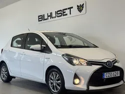 Vit Begagnad 2015 Toyota Yaris Hybrid Active Halvkombi | 79 900 kr (Lite dyr)