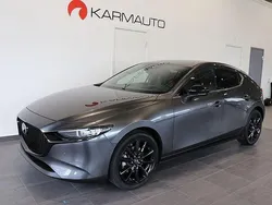 Grå Ny 2025 Mazda 3 Nagisa Halvkombi | 357 200 kr (Lite dyr)