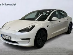 Vit Begagnad 2022 Tesla Model 3 Long Range Sedan | 309 000 kr (Marknadspris)
