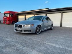 Ljusgrå Begagnad 2007 Volvo S80 Momentum Sedan | 49 900 kr (Marknadspris)
