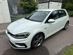 Vit Begagnad 2020 VW Golf VII Halvkombi | 189 000 kr (Marknadspris)