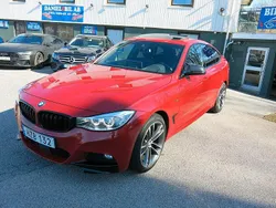 Röd Begagnad 2015 BMW 330 M Sport Halvkombi | 249 900 kr (Marknadspris)