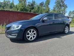 Blå Begagnad 2015 Volvo V60 Momentum Kombi | 69 900 kr (Marknadspris)